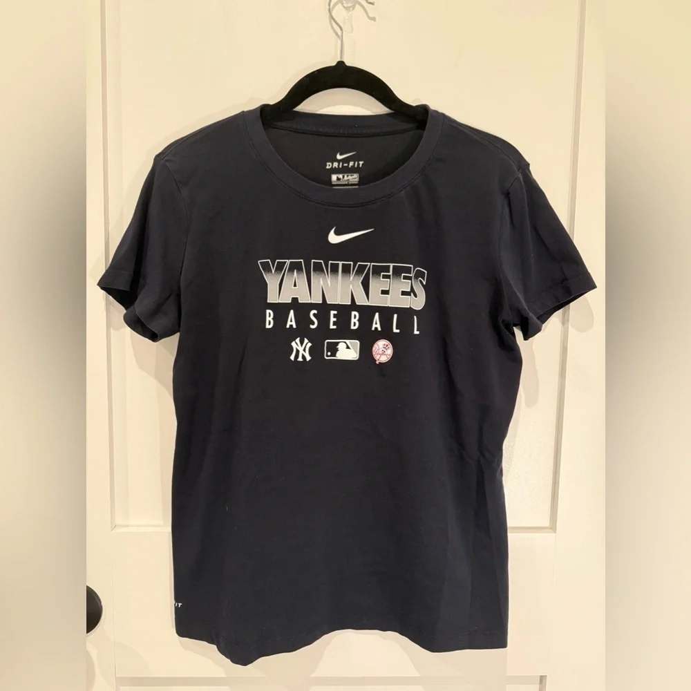 Nike Women’s MLB New York Yankees Navy Blue T Shirt Dri Fit Size M